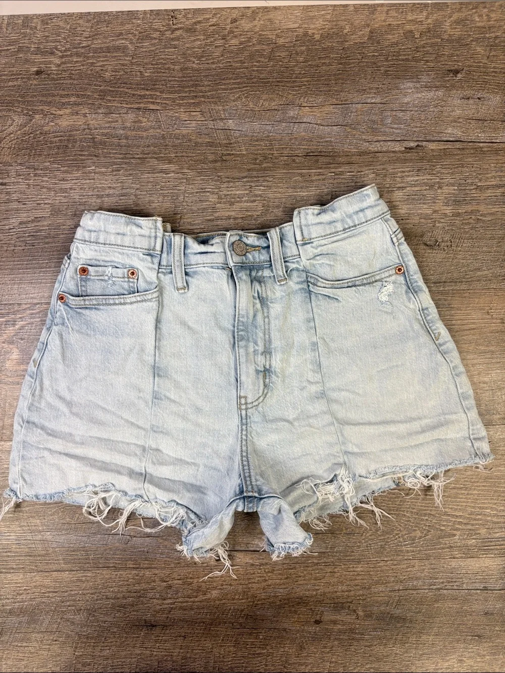 DAZE Tough Love High Rise Distressed Denim Shorts Light Wash Size 26